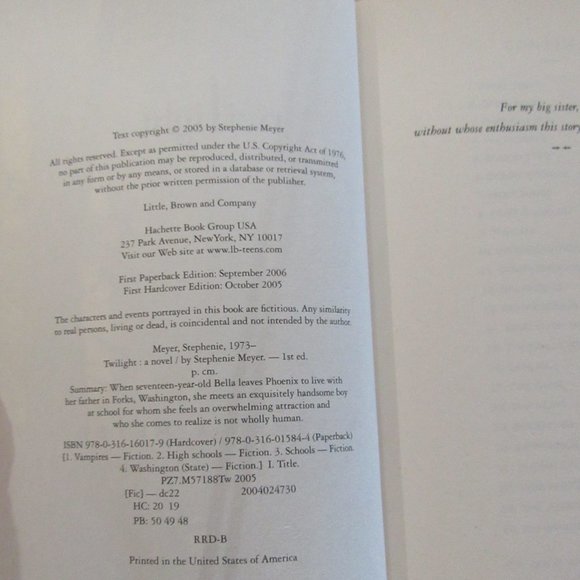 Paperback Book Twilight   The #1 New York Times Best Seller by Stephenie Meyer - Picture 6 of 11